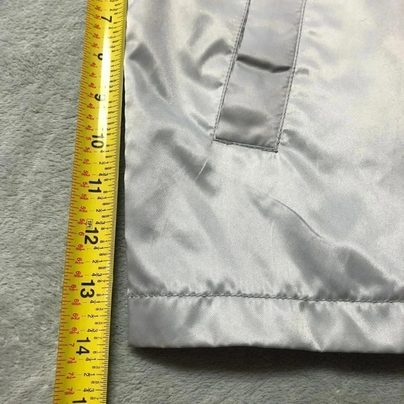 Wrangler Silver Water Resistant Light Jacket Size Medium - Picture 13 of 14